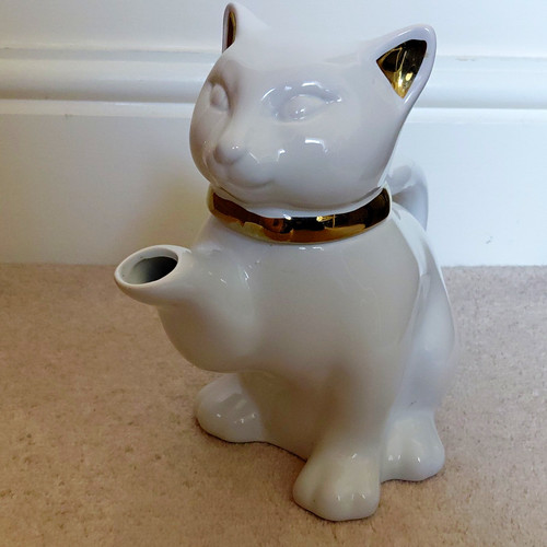 Cat novelty ceramic teapot - cat,